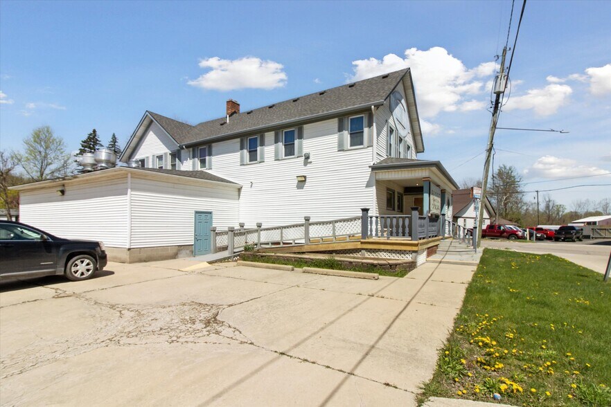 More Photos Of 28080 Waltz Rd, New Boston Restaurant For Sale