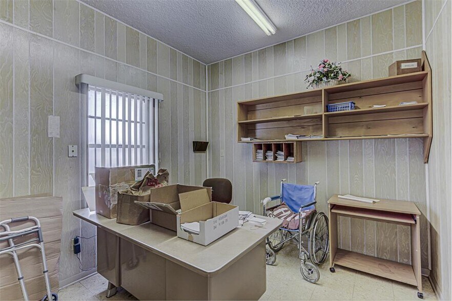 More Photos Of 901 Lillian Dean, Buchanan Dam Flex For Sale