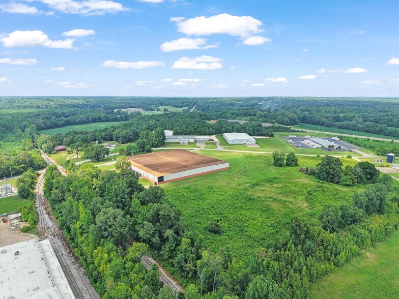 More Photos Of 479 Swanson Dr, Dresden Manufacturing For Lease