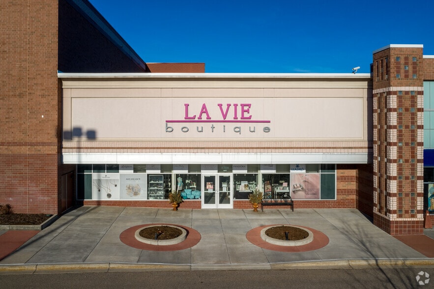 More Photos Of 8348-8362 Tamarack Vlg, Woodbury Unknown For Lease