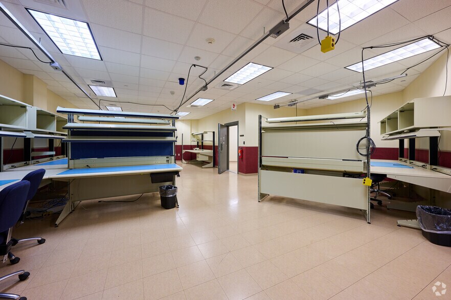 More Photos Of 1 Redcom Ctr, Victor Medical For Lease