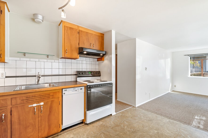 More Photos Of 633 W Emerson St, Seattle Multifamily For Sale