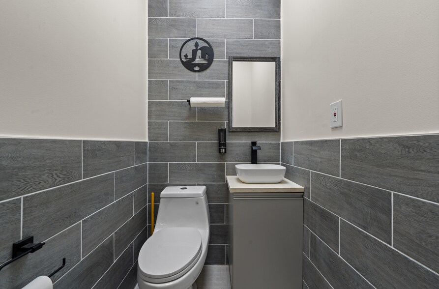 More Photos Of 1097 Old Country Rd, Plainview Medical For Lease