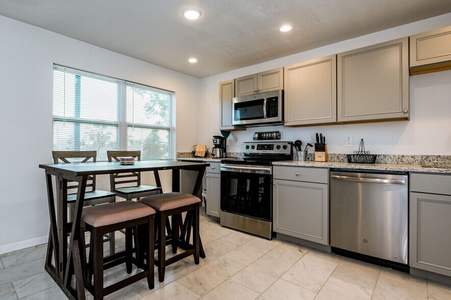 More Photos Of 112 N Peninsula Dr, Daytona Beach Apartments For Sale