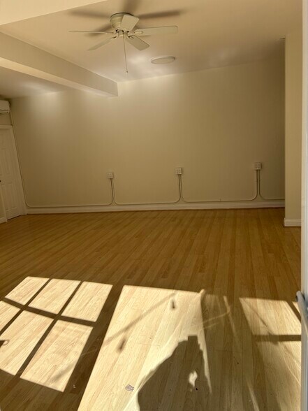 More Photos Of 307-309 Marine Ave, Newport Beach Storefront For Lease