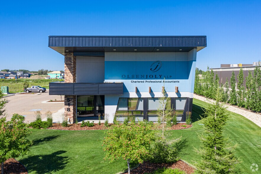 More Photos Of 518 Laura Av, Red Deer County Office For Lease