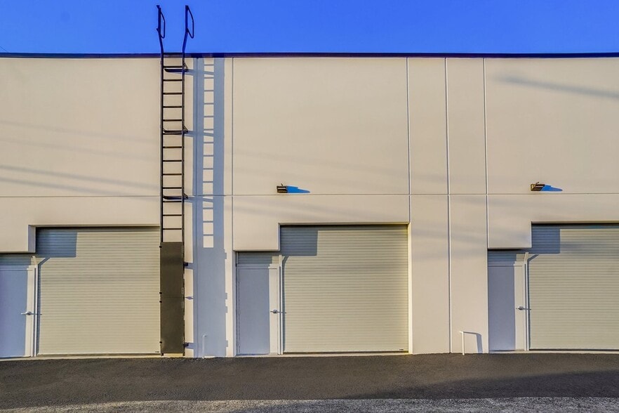 More Photos Of 238-256 W Chestnut Ave, Monrovia Warehouse For Lease