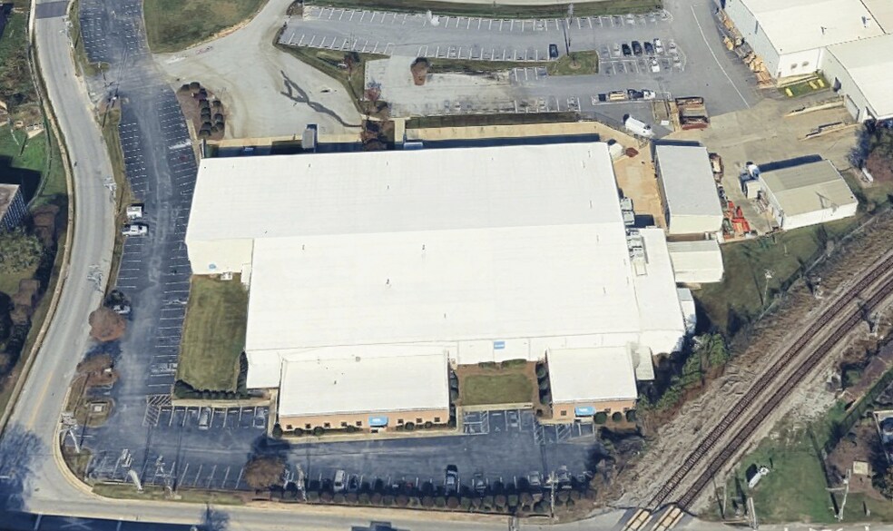 More Photos Of 308-310 Maxwell Ave, Greenwood Manufacturing For Sale