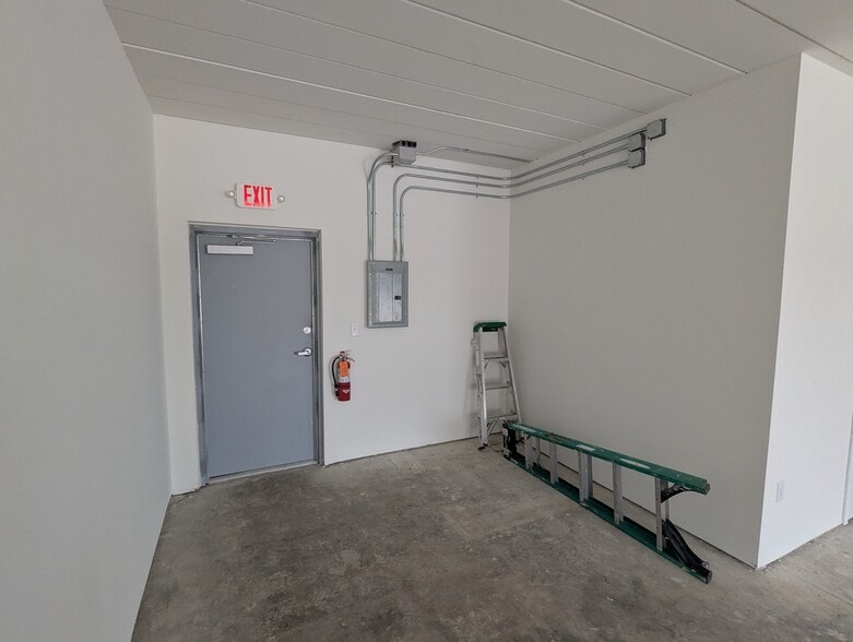 More Photos Of 6817 Central Ave, Saint Petersburg Storefront Retail Office For Lease