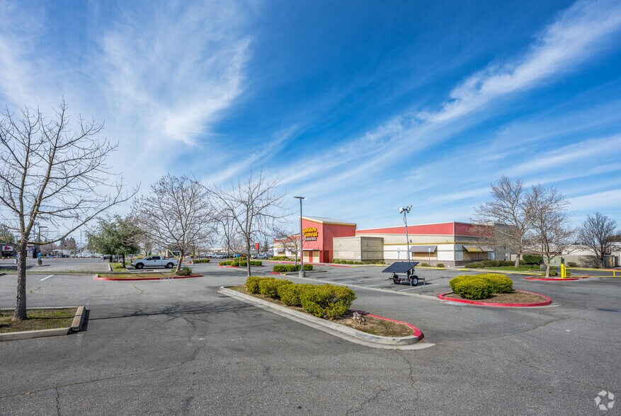 More Photos Of 4940 Watt Ave, North Highlands Restaurant For Sale