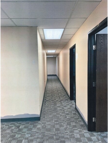 More Photos Of 1020 Woodman Dr, Dayton Office For Lease