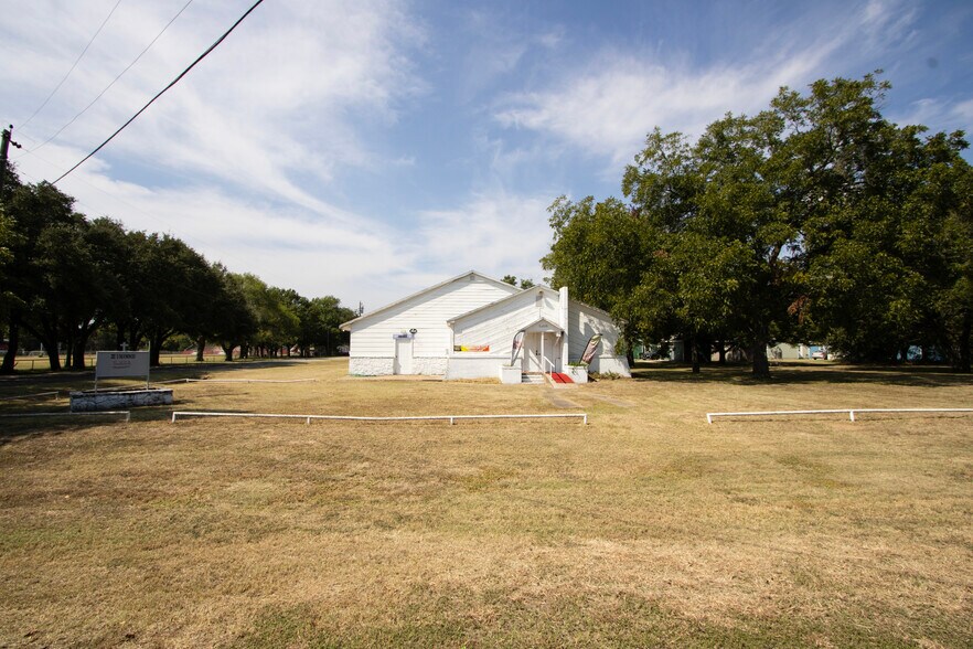 Primary Photo Of 506 SW 13th Ave, Mineral Wells Specialty For Sale