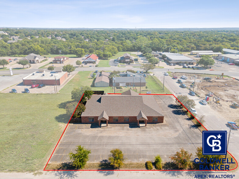 Primary Photo Of 302 Lincoln Park Dr, Cleburne Medical For Sale