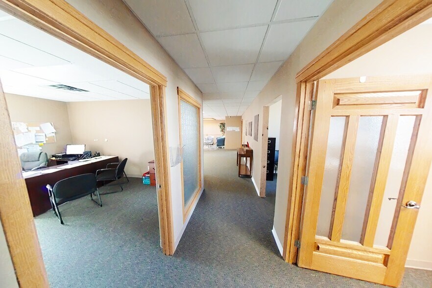 More Photos Of 4815 50 Av, Red Deer Office For Lease