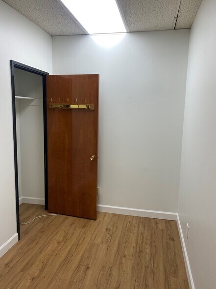 More Photos Of 138 S Rosemont Rd, Virginia Beach Medical For Lease