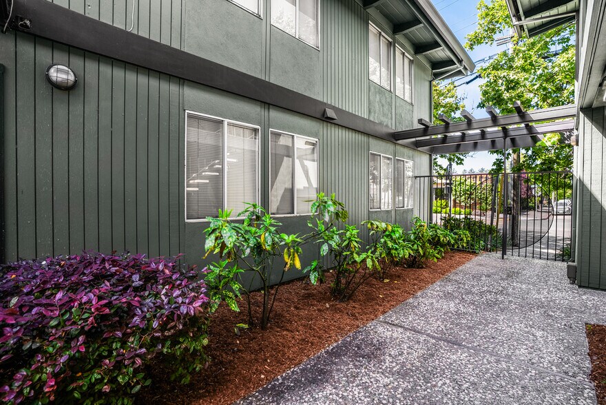 More Photos Of 3000 Cleveland Ave, Santa Rosa Office For Sale
