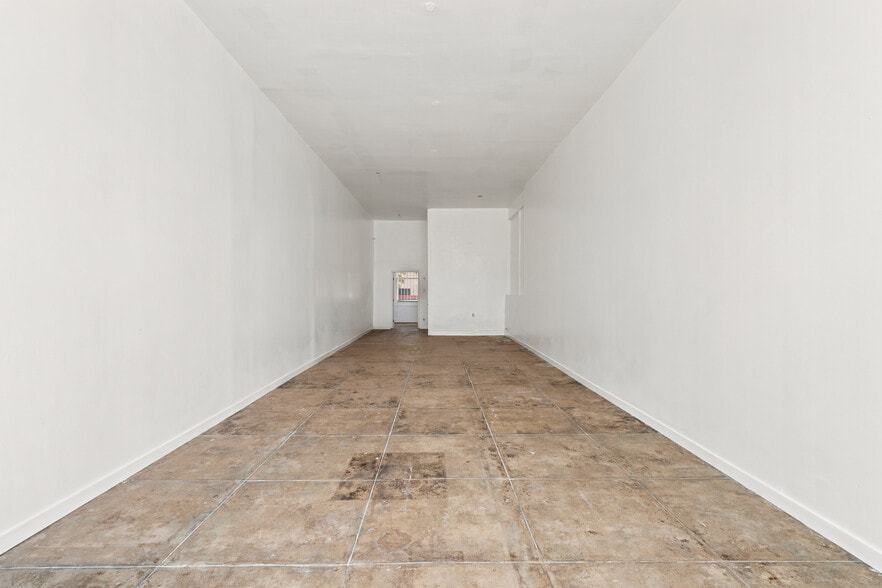 More Photos Of 5648-5662 Hollywood Blvd, Los Angeles Storefront For Lease