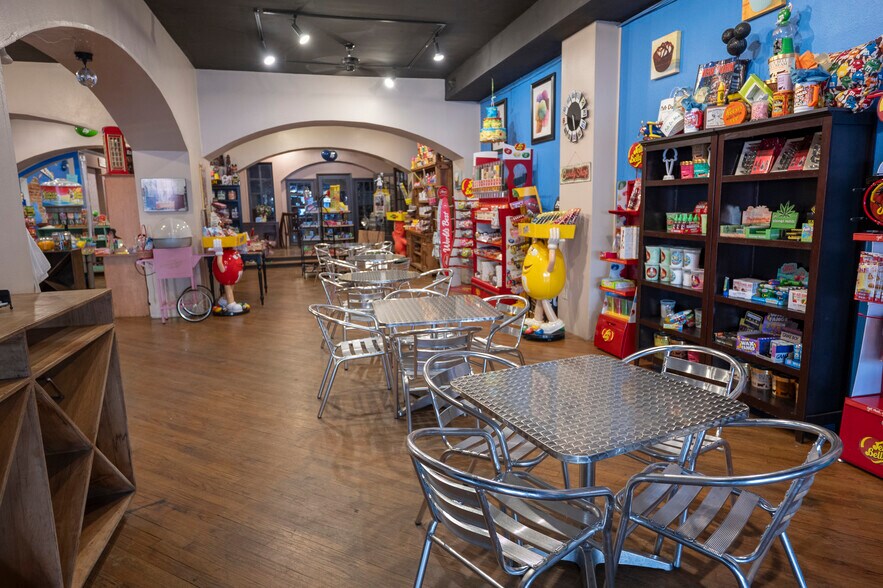 More Photos Of 104 E Alamo St, Brenham Storefront Retail Residential For Sale