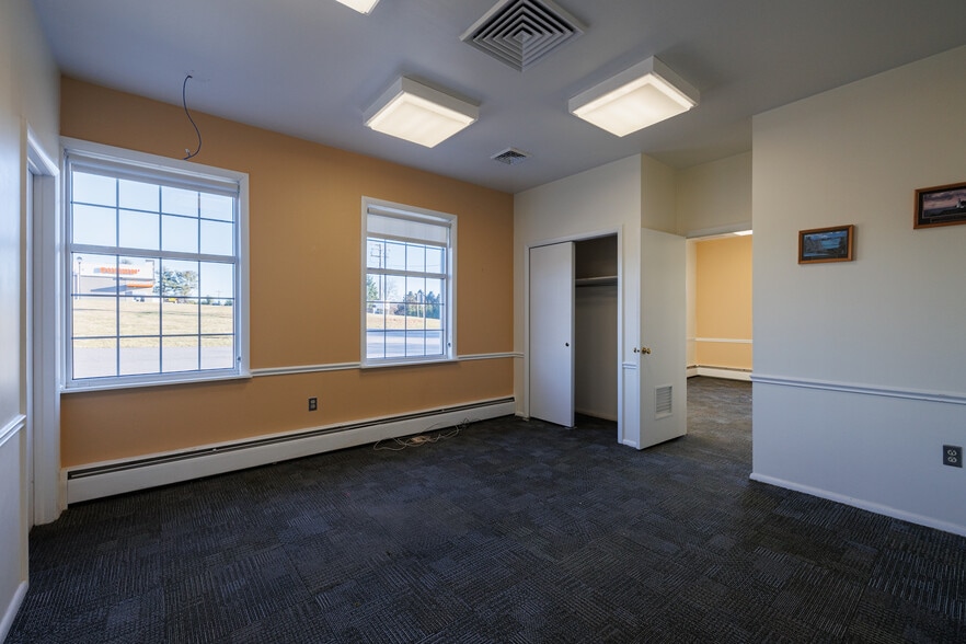 More Photos Of 15920 Old Frederick Rd, Woodbine Bank For Lease