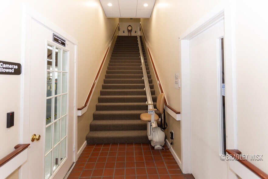 More Photos Of 581 Ottawa Ave, Holland Light Distribution For Sale