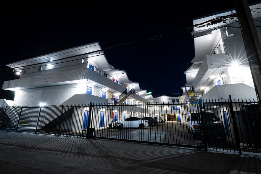 More Photos Of 200 S 8th St, Las Vegas Apartments For Sale