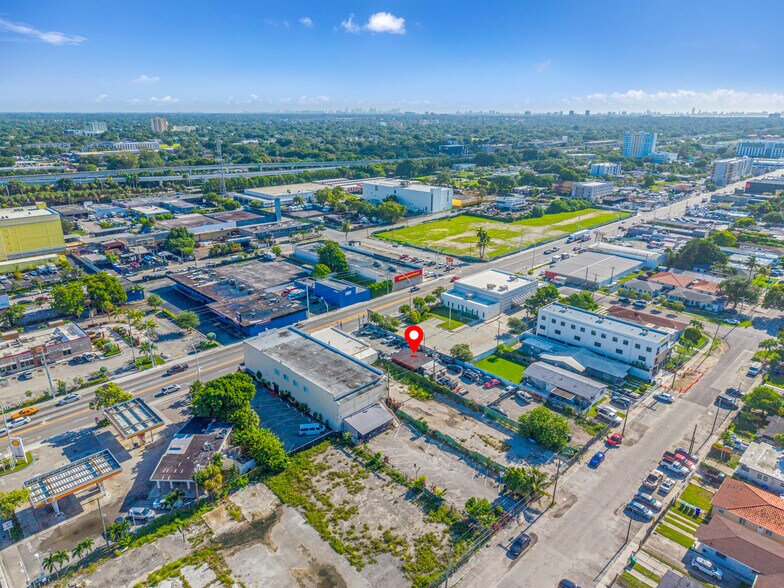 More Photos Of 2548 NW 36th St, Miami Auto Dealership For Lease