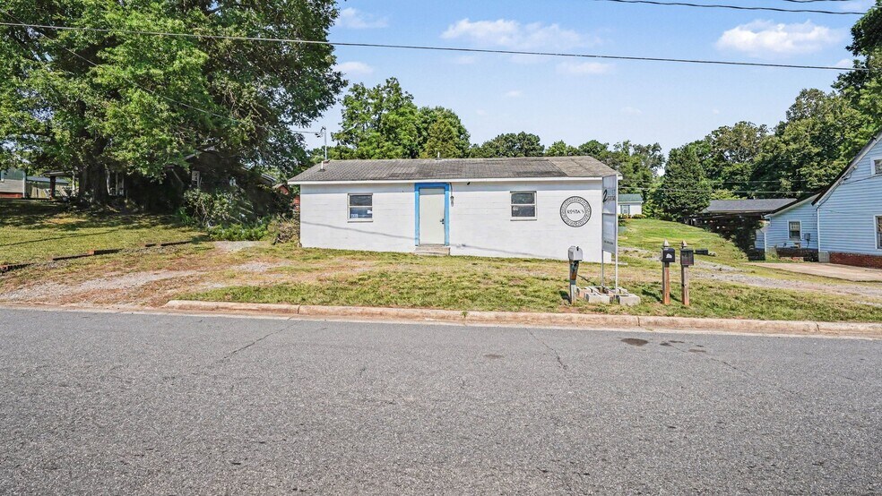 More Photos Of 430 #A 2nd Ave, Mayodan General Retail For Sale