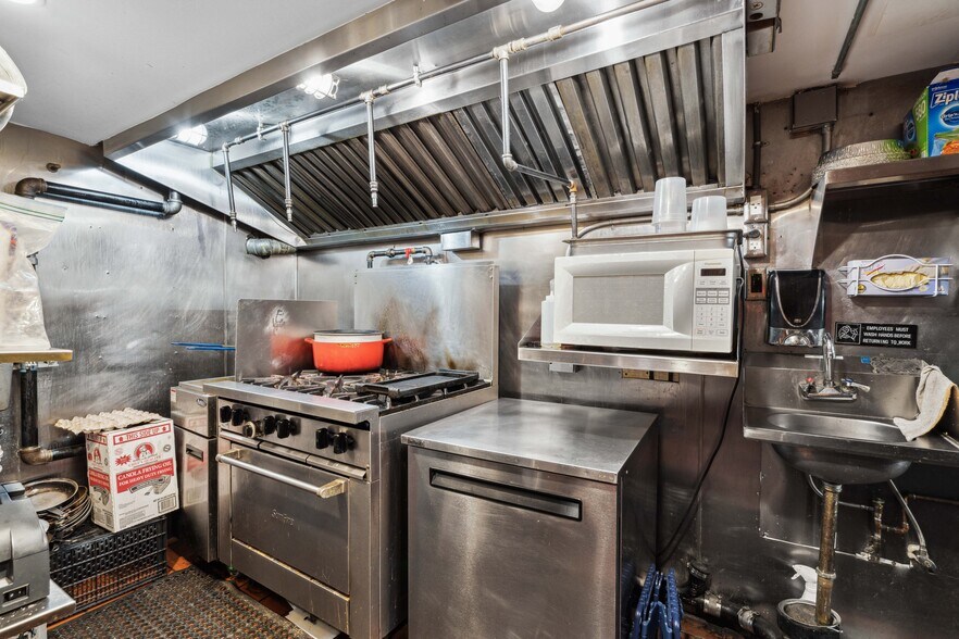 More Photos Of 90 W Houston St, New York Apartments For Lease