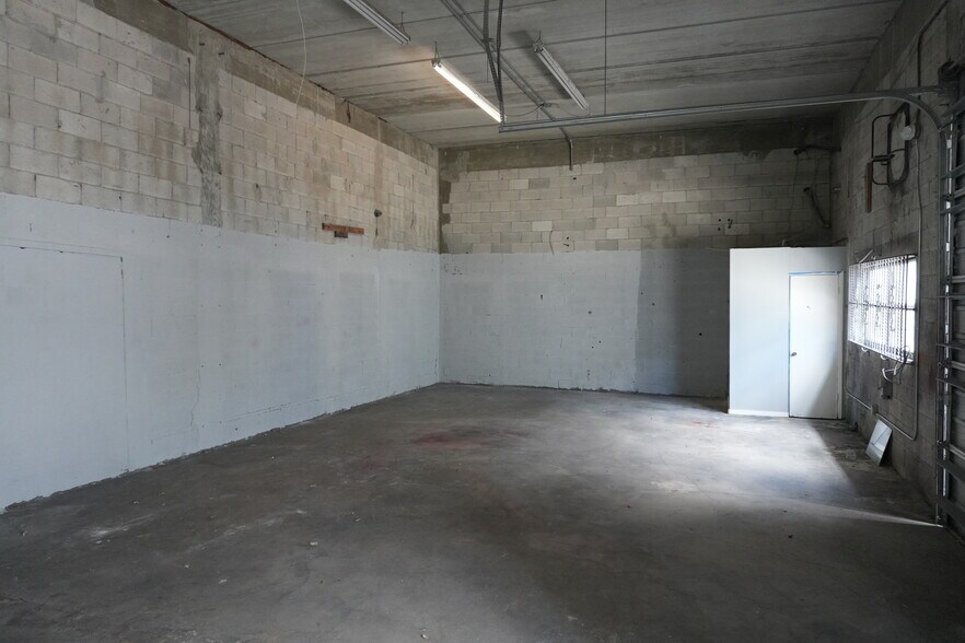 More Photos Of 2282 NW 21st Ter, Miami Warehouse For Lease