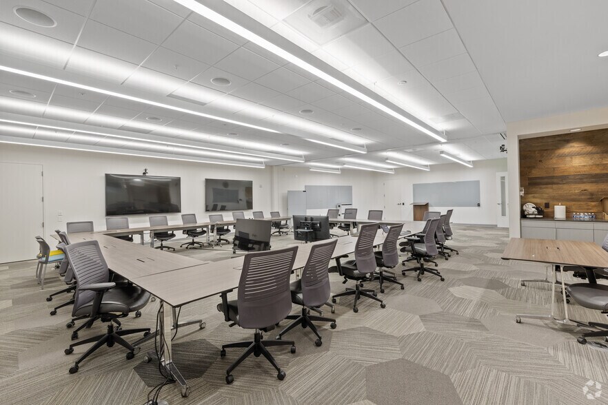 More Photos Of 3910-3980 RCA Blvd, Palm Beach Gardens Office For Lease