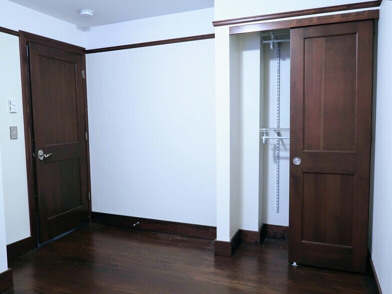 More Photos Of 6710 Greenwood Ave N, Seattle Apartments For Sale