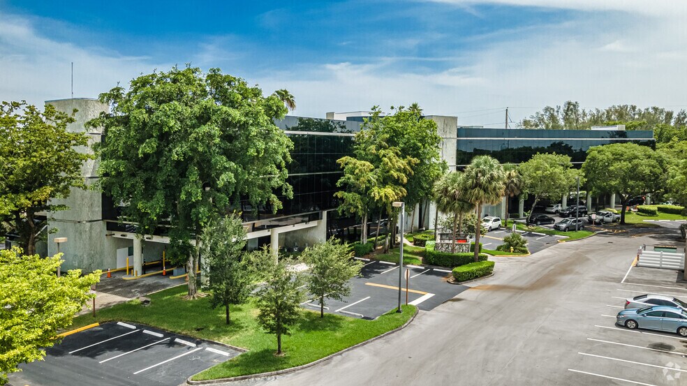 More Photos Of 2 S University Dr, Plantation Office For Lease