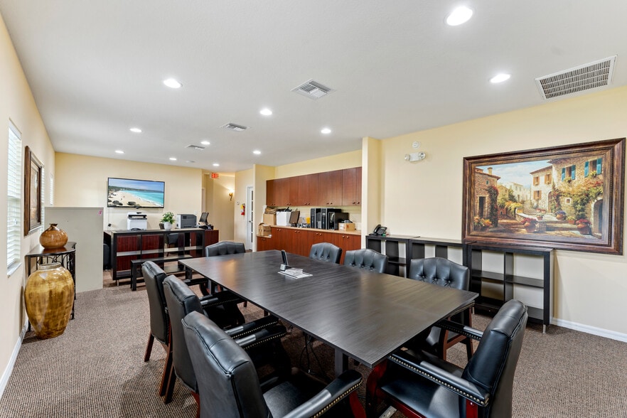 More Photos Of 18540-18544 N Dale Mabry Hwy, Lutz Office For Sale