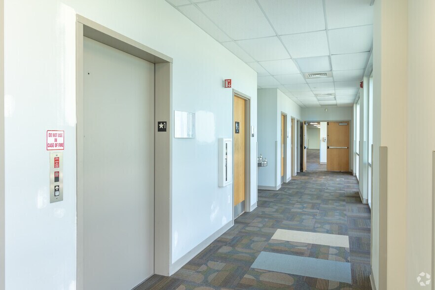 More Photos Of 21-31 Commerce Dr, O'Fallon Unknown For Lease