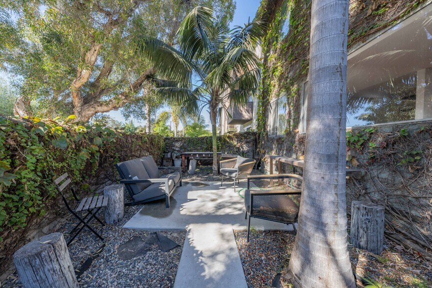 More Photos Of 614 6th Ave, Venice Apartments For Sale