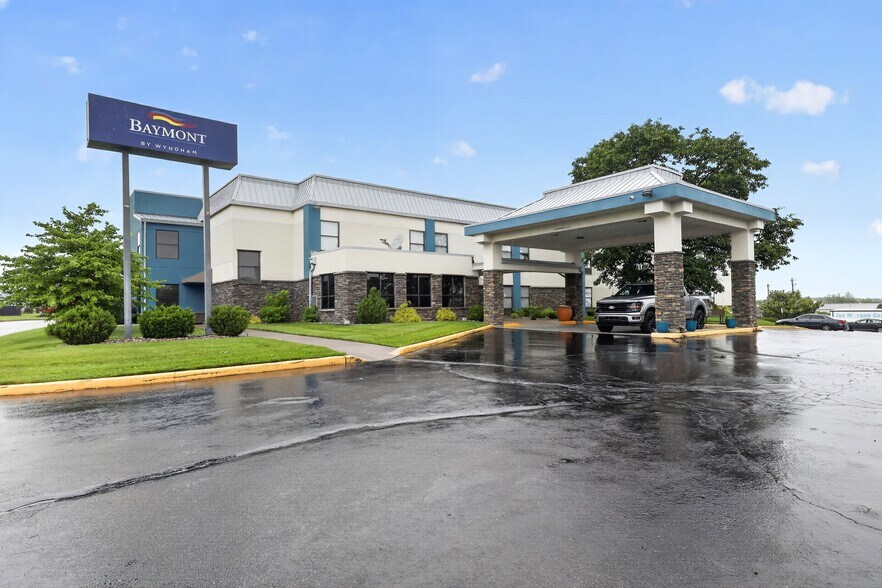 Primary Photo Of 40 New Garver Rd, Monroe Hotel For Sale