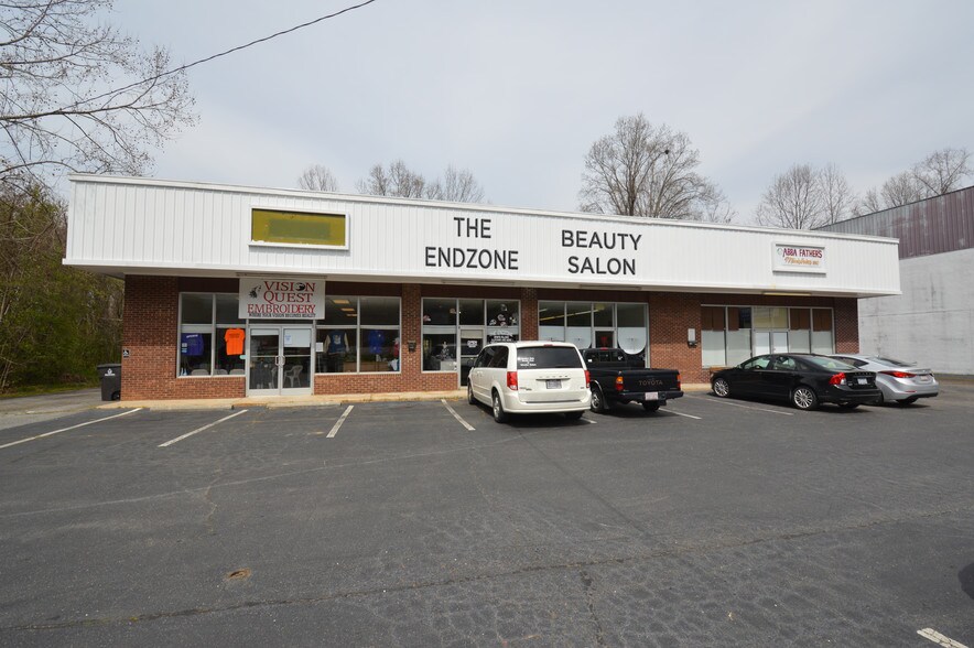 More Photos Of 4665 Brownsboro Rd, Winston-Salem Freestanding For Sale