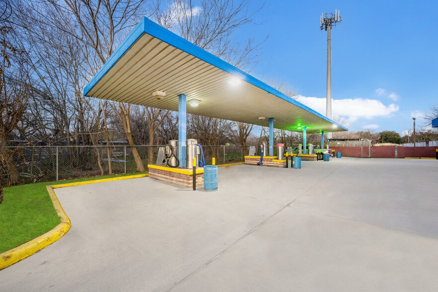 More Photos Of 2627 Allen Genoa Rd, Pasadena Carwash For Sale