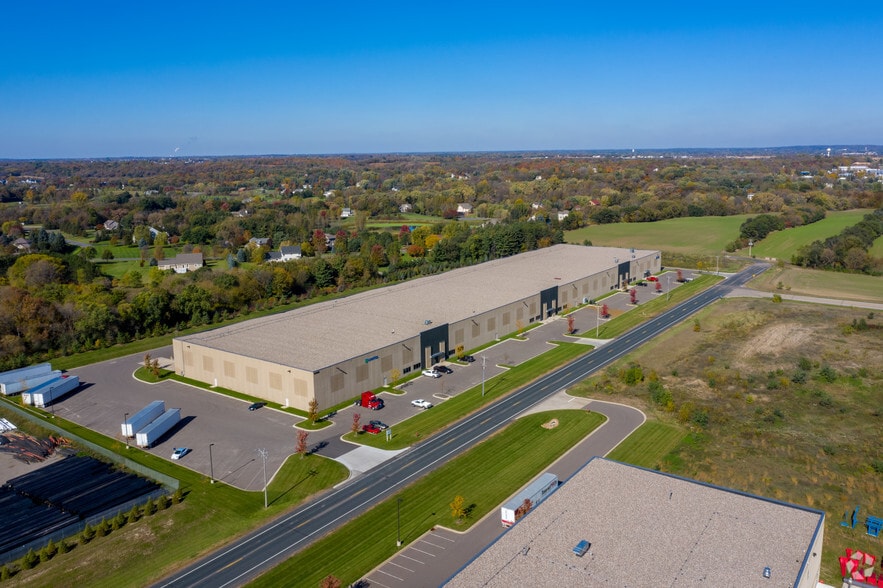 More Photos Of 14140-14198 Northdale Blvd, Rogers Showroom For Lease