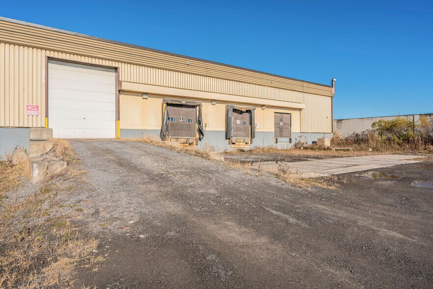 Primary Photo Of 75-75 Rue De L'acier, Coteau-du-lac Industrial For Sale
