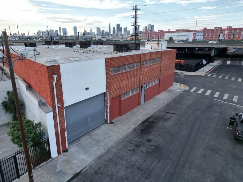 More Photos Of 1926 E 14th St, Los Angeles Warehouse For Lease