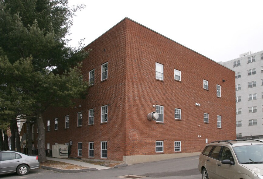 More Photos Of 901 Farmington Ave, West Hartford Medical For Lease