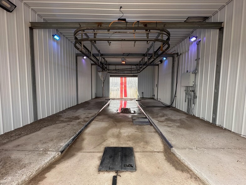 More Photos Of 3181 Lewis Ave, Ida Carwash For Sale