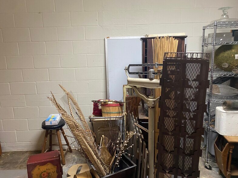 More Photos Of 357 W Austin St, Giddings General Retail For Sale