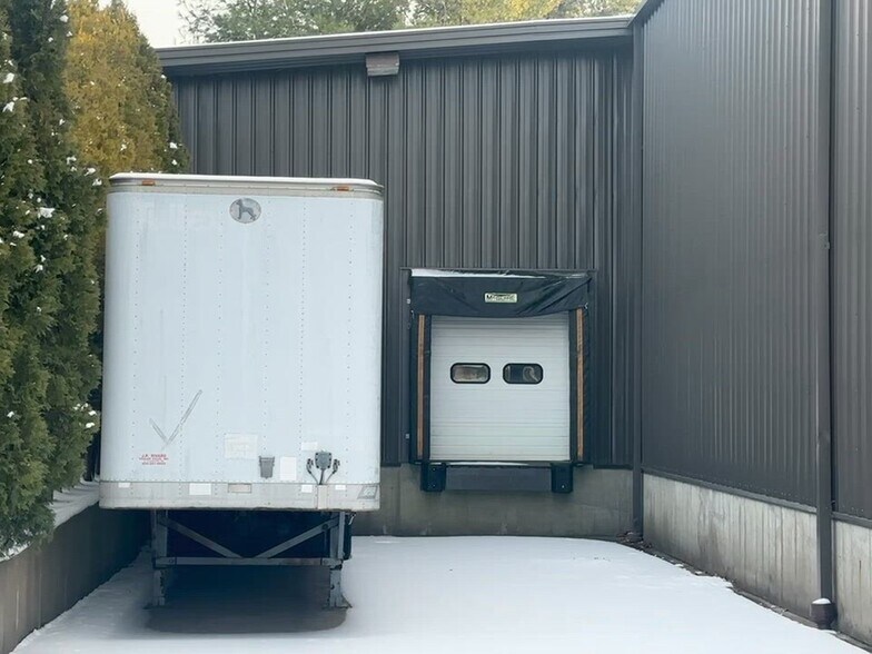 More Photos Of 22 A St, Edgartown Warehouse For Lease