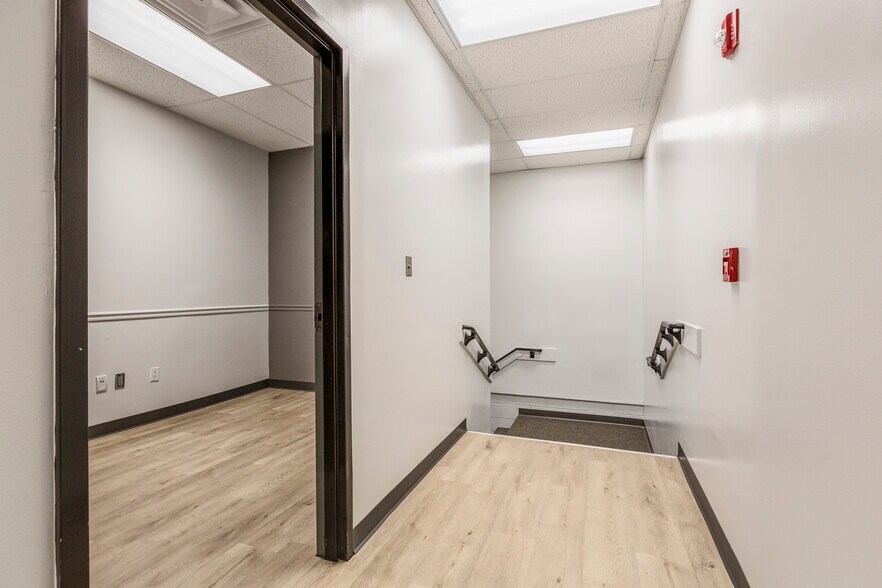 More Photos Of 11515 Highway 31, Sellersburg Light Distribution For Lease