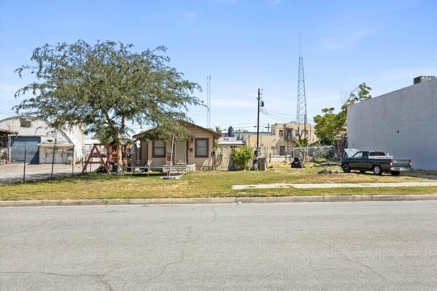 More Photos Of 205 E 18th St, Bakersfield Manufacturing For Sale