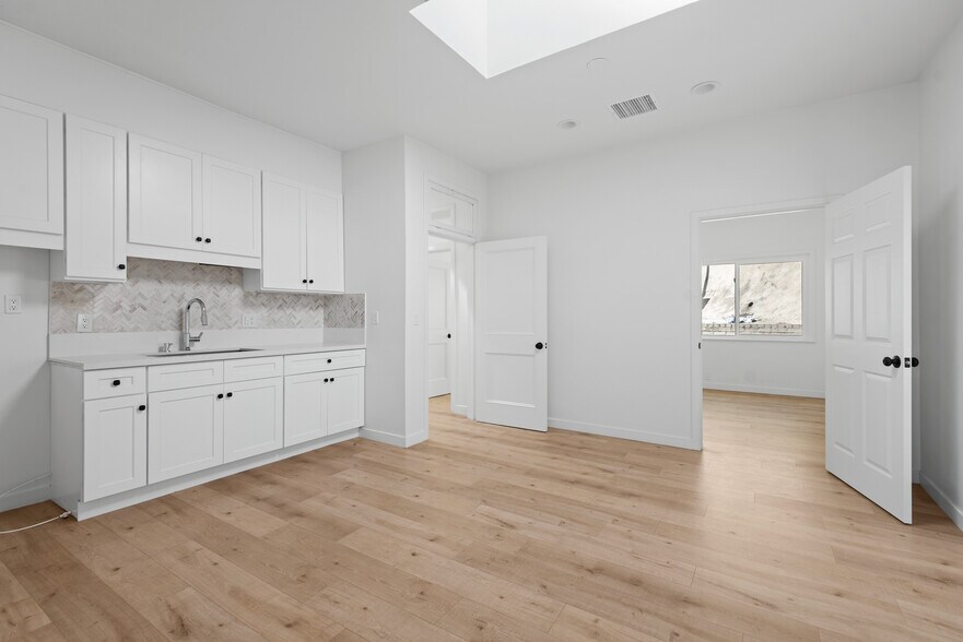 More Photos Of 8519-8527 W Sunset Blvd, West Hollywood Storefront Retail Office For Lease