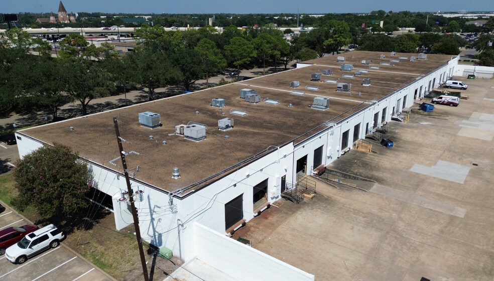 More Photos Of 8601 Jameel Rd, Houston Warehouse For Lease