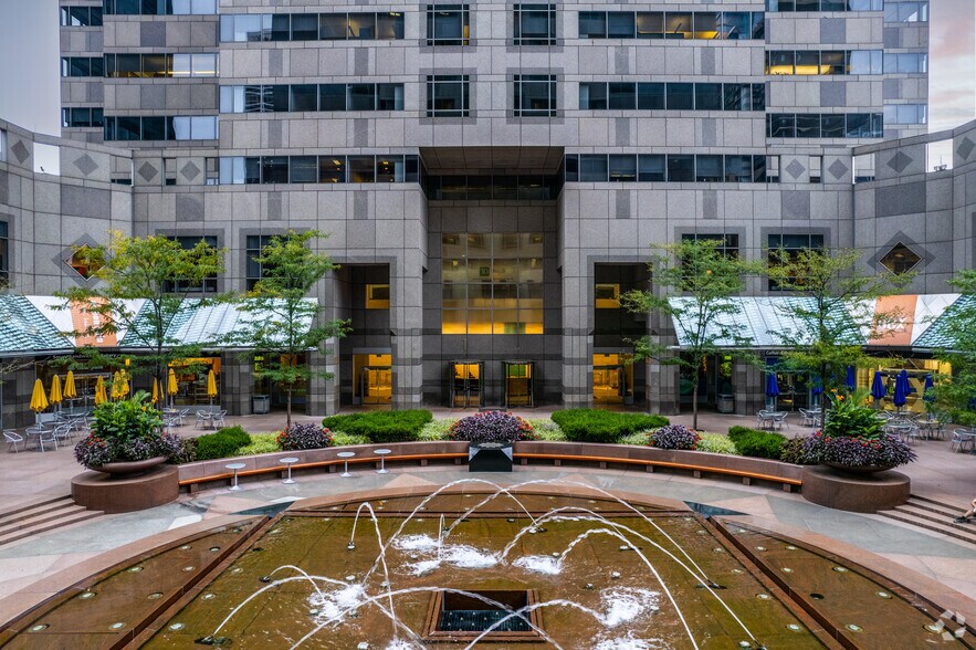 More Photos Of 2005 Market St, Philadelphia Office For Lease